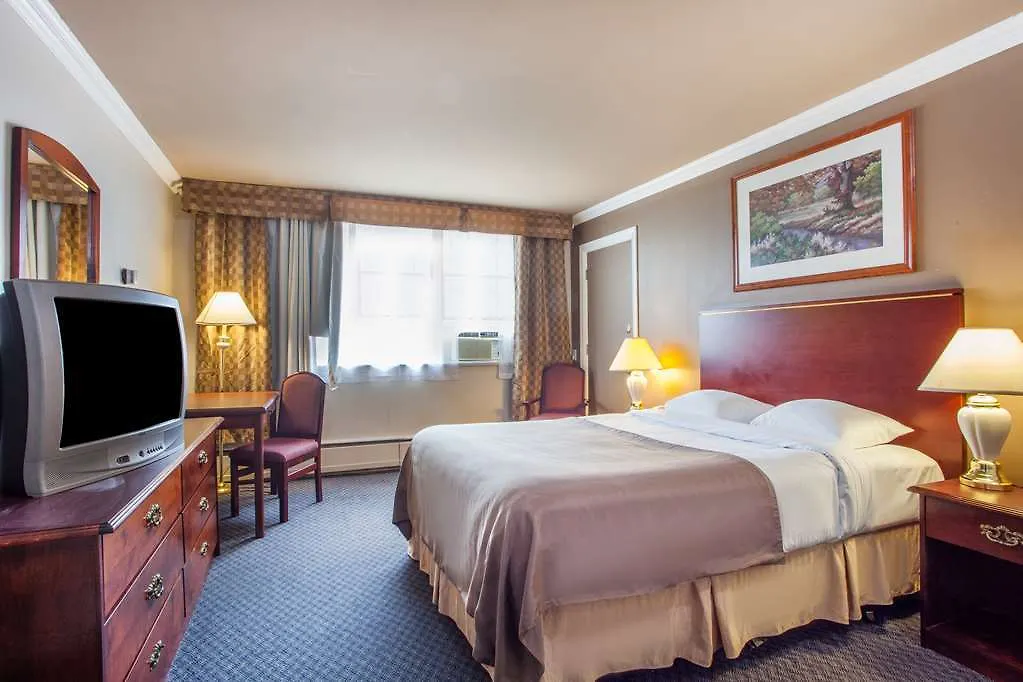 Quality Inn Airport Motel